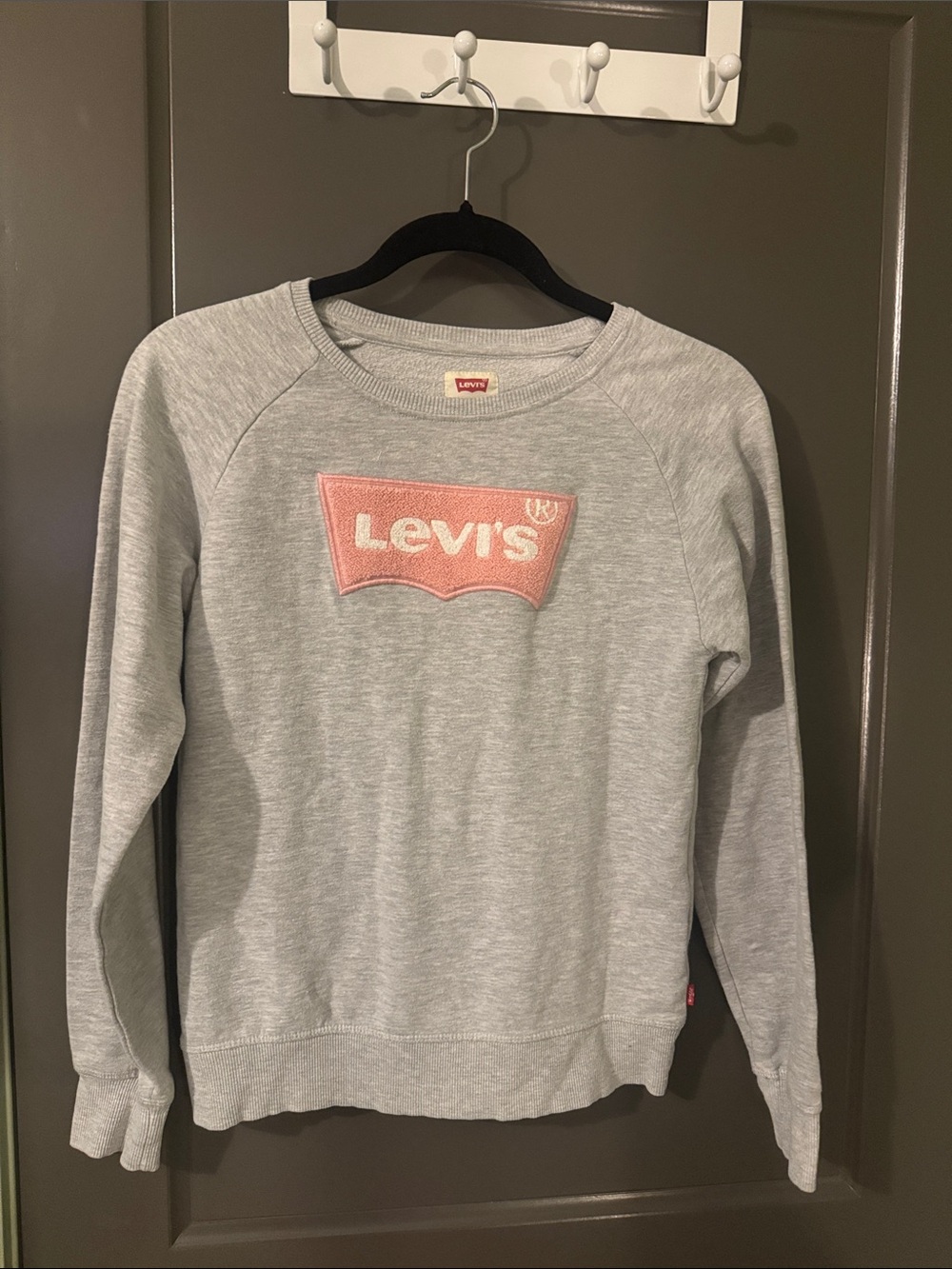 Girls (Youth) Levi's Light Gray Crewneck Sweatshirt with Pink Logo Patch